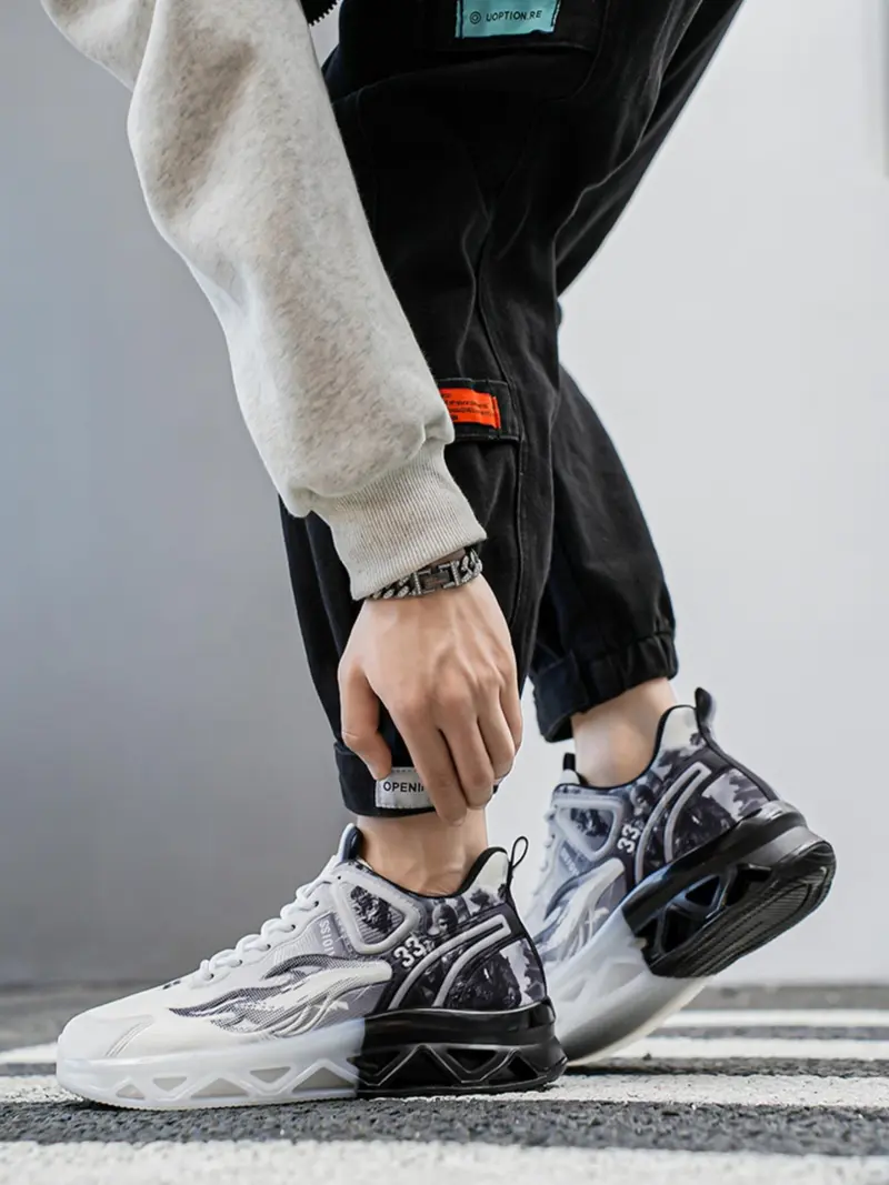 Men's Fashionable Lace Up Low Top Sneakers