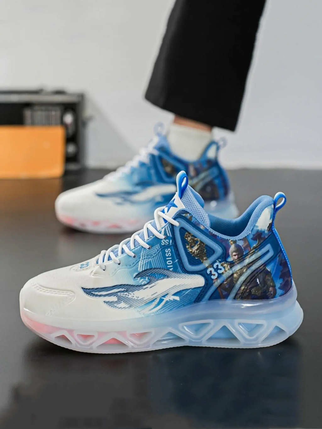 Men's Fashionable Lace Up Low Top Sneakers