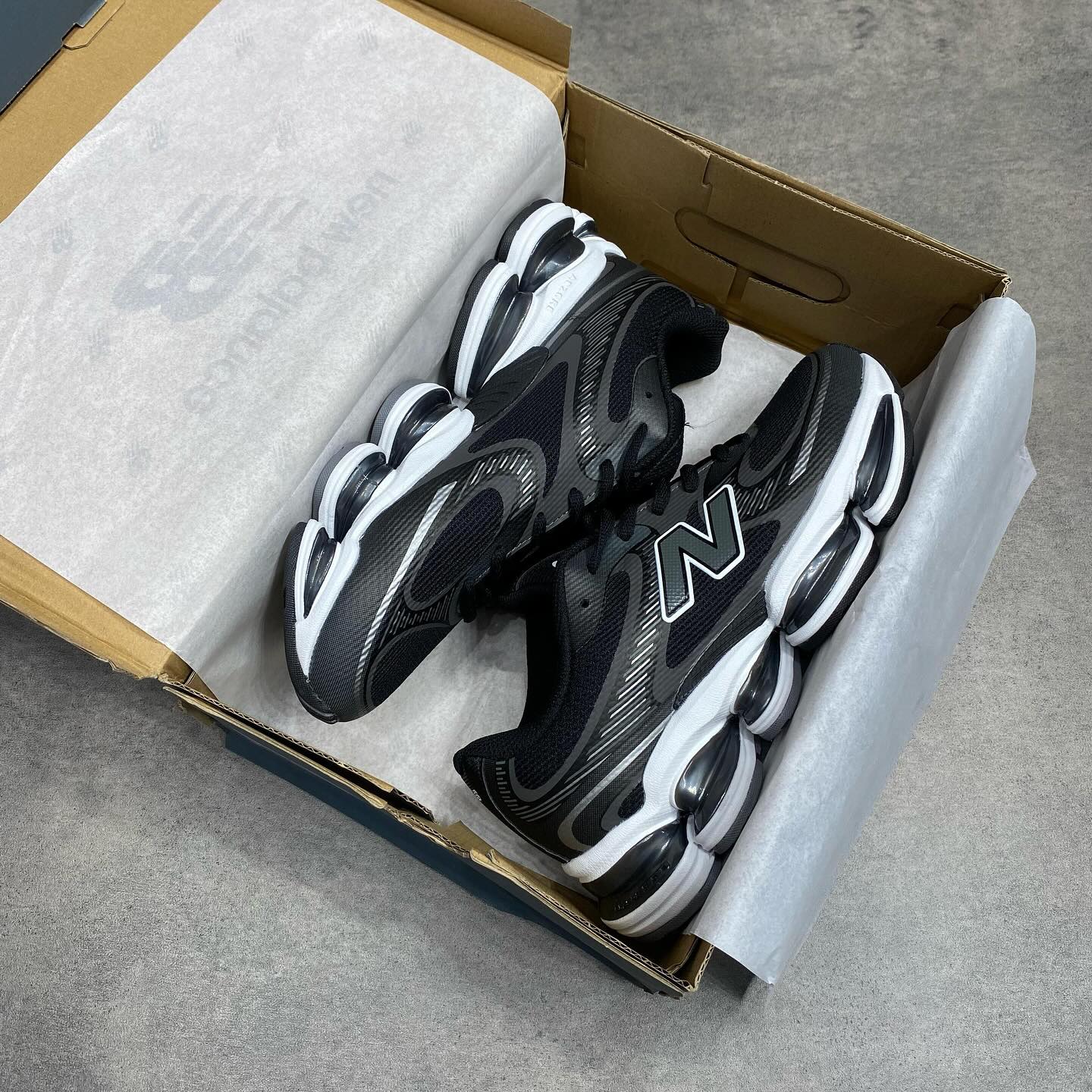Unisex 2000 Running Shoes