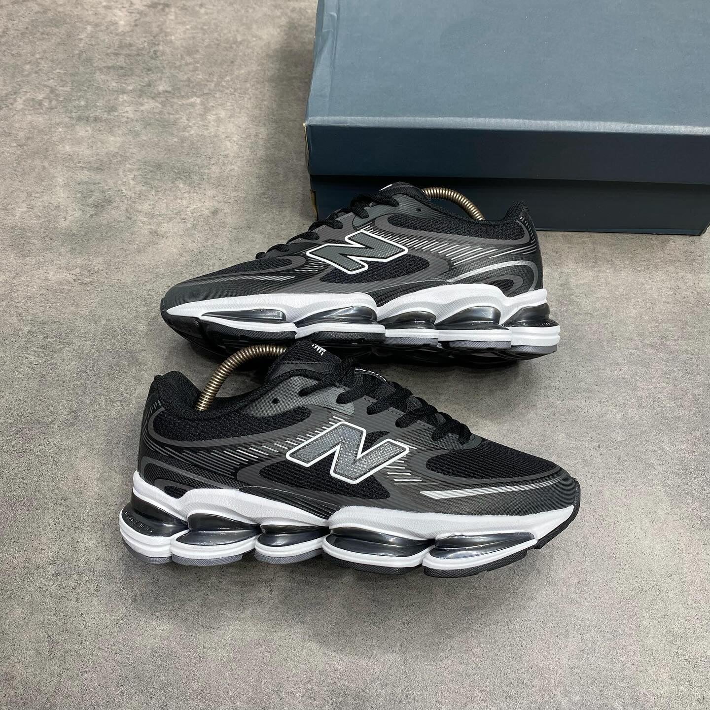 Unisex 2000 Running Shoes