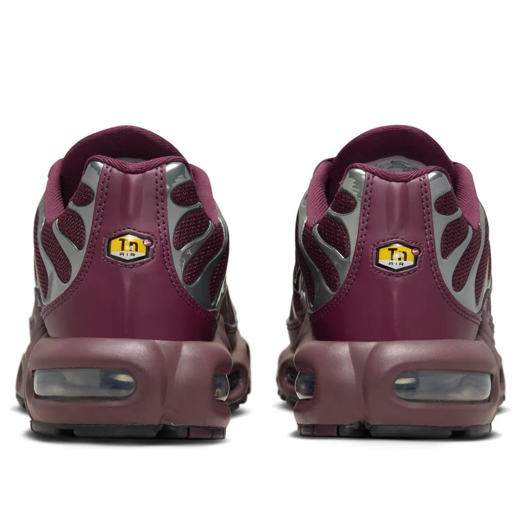 AM Plus SE Running Shoes