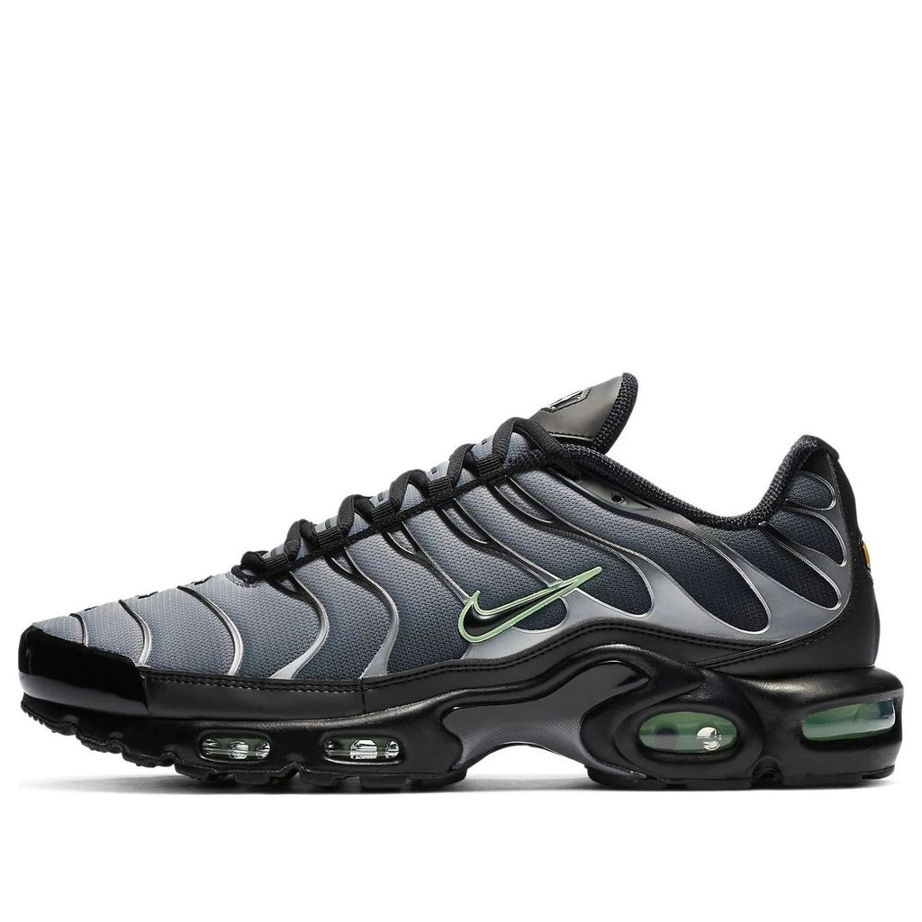 AM Plus Men's Sneaker