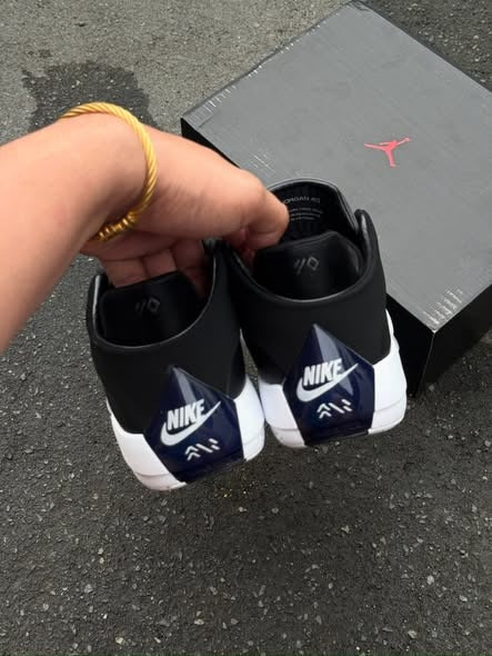 AJ 40 Men's Running Shoes