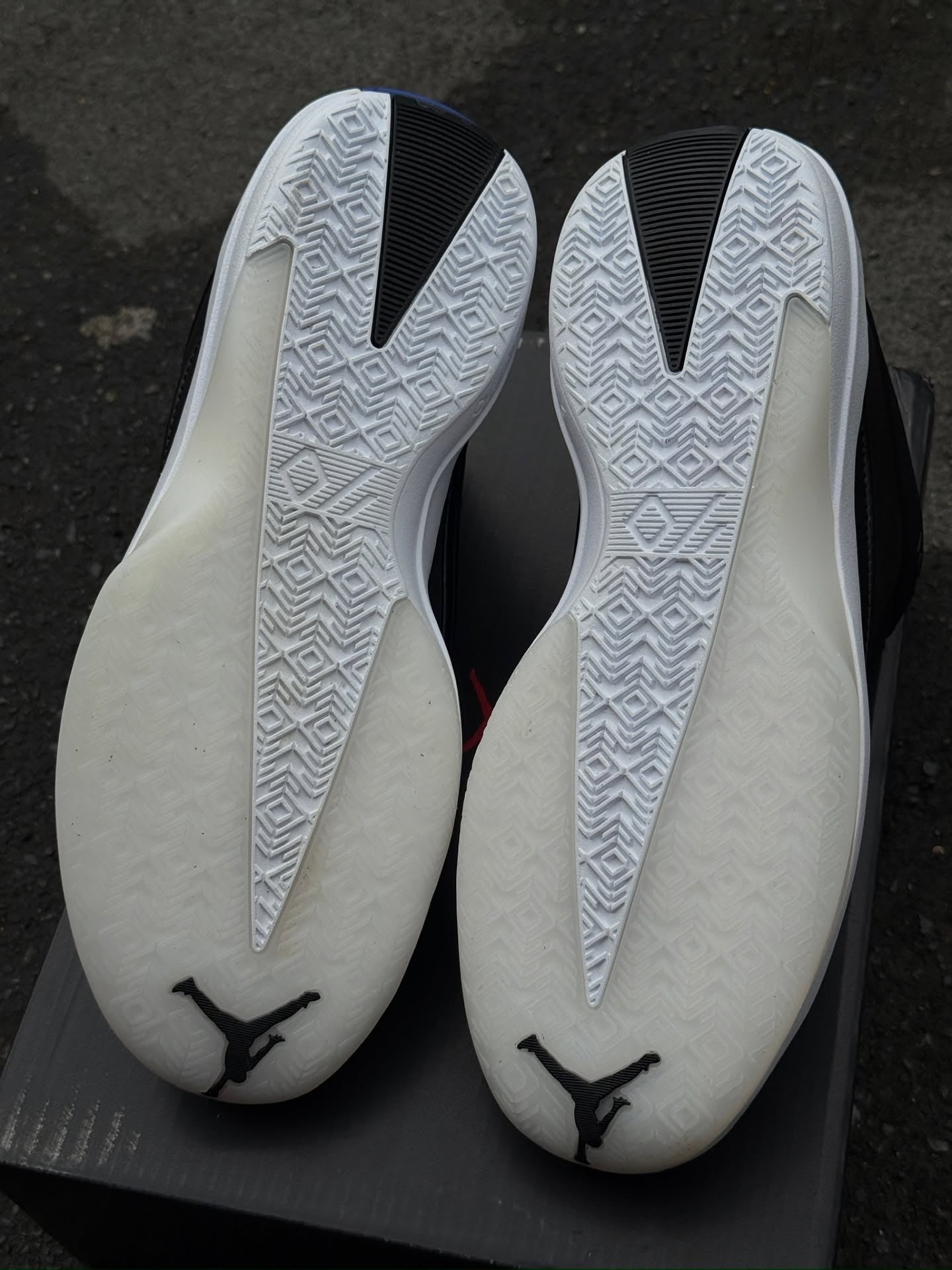 AJ 40 Men's Running Shoes
